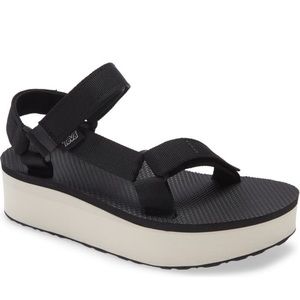 Teva- Universal Flatform Sandal